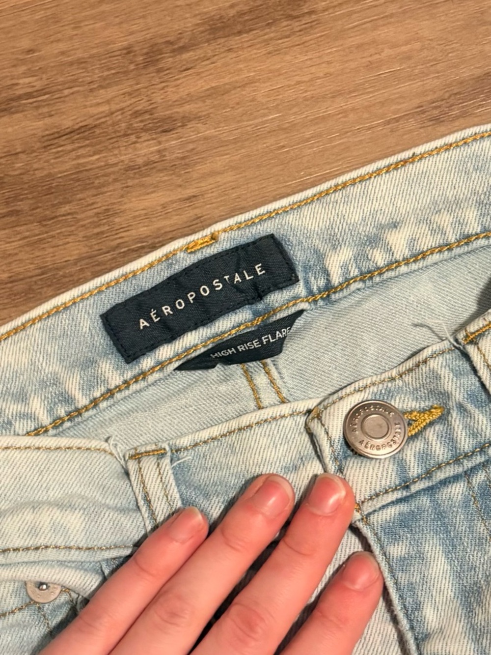 Aeropostale Light-Wash High-Rise Flare Jeans - Picture 3 of 4